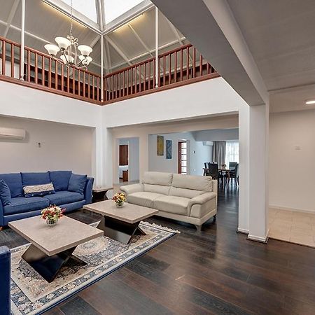 J5 Four Bedroom Villa Holiday Home In Al Wasl For Families Only Dubai Eksteriør bilde