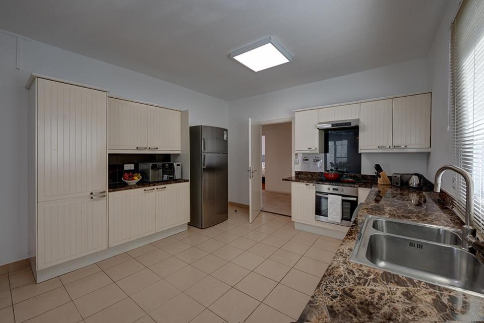 J5 Four Bedroom Villa Holiday Home In Al Wasl For Families Only Dubai Eksteriør bilde